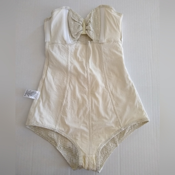 Lisa Marie Fernandez 🔥 White/Sand Seersucker Textured Cutout One Piece Sz Sm. - Picture 5 of 14